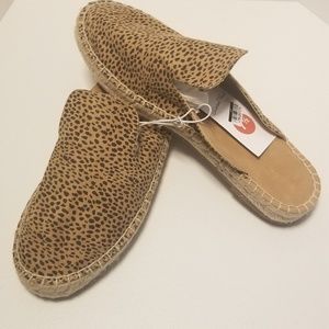 Universal Thread Shoes - Cute and Stylish Slides Universal Thread Shoes - Cute and Stylish Slides